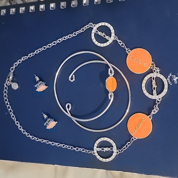 Bebe Chain Set - Picture 2 of 2